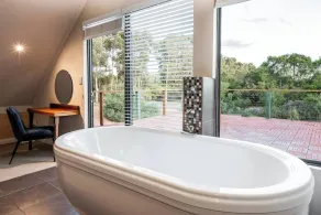 Trinder Retreat Luxe Nature Escape Alfresco Bath - Image 3