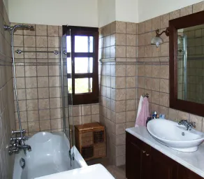 Mountain villa with beautiful gardens and sea view, near Mylopotomos beach - Image 2