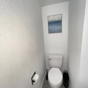 Cheerfull 2 bedroom Basement Apartment - Image 5