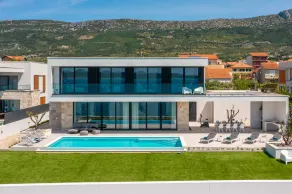 Beachfront Villa The View with Pool - Image 2