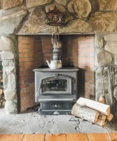 Dog Friendly Log Cabin + Wood Stove + Sauna + High Speed WiFi! 25 min to Stowe! - Image 4