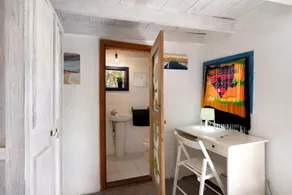 Holiday Home 'Aloe Art' with Shared Garden and Wi-Fi - Image 2