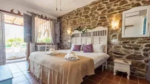 Sayalonga Villa Retreat With 7 Bedrooms - Image 5