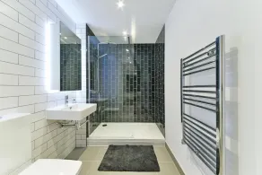 Stylish Riverside 2Bed & 2Bath Apartment in London - Image 4