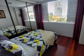 Spacious apartment with stunning harbour view - Image 5