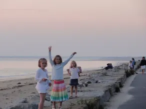 GRANDE MAISON DE PLAGE POUR GRANDES FAMILLES / GROUPES D'AMIS, DORT 12 + 2 BÉBÉS - Image 2