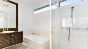 Breakers Holiday House - Image 2