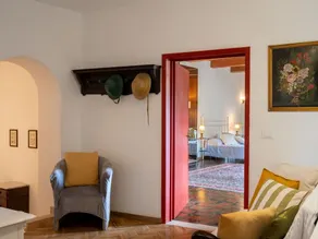 Smuk lejlighed i villa for 20 personer med WIFI, privat pool, TV, terrasse og kæledyr tilladt - Image 3