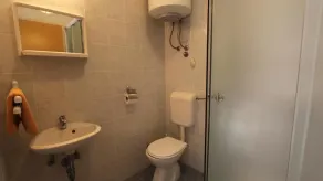 Low-cost apartment Marijan 6 with sea view in Malinska - Image 3