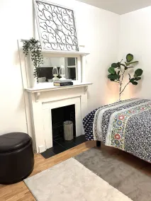 Cozy & Inviting 2 bed suite by Distillery District - Image 4