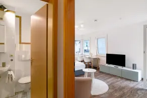 Holiday Apartment 'Hübsche Wohnung\" with Balcony & Wi-Fi - Image 2