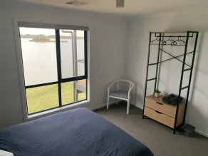 Spacious House with Absolute Waterfront on Wellington Marina - Image 5