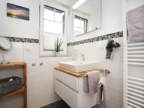 Sol, vento e \"som de ondas\" na melhor casa de férias com lareira e sauna - Image 2