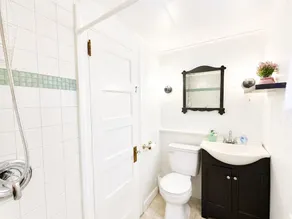 Cottage 5-6 - Year Round Pet Friendly $50 Fee- 2 Bedroom / 1 Bath End Unit - Image 3