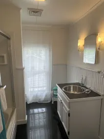 Goose Pond Two less than 1 mile from ASV, Immaculate 2nd floor apartment - Image 4