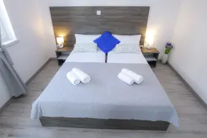 Deluxe Apartment with Terrace and Pool - Image 3
