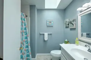 large home in Bonnet Shores with four beach passes to Narragansett town beach - Image 5