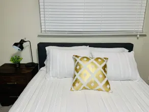 Modern, Chic, and Stylish 2 Bedrooms 2 Bathrooms  - Image 4