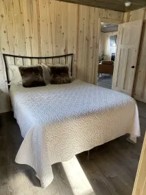 Bright and cozy cottage on beautiful Rose Lake - Image 5
