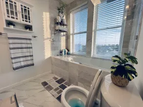 Sun Drenched Penthouse with Million Dollar View - Image 4