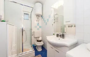 Lovely Home In Unesic - Image 4