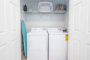Luxe et confort attendent dans cette 4ème étage condo avec débrayage balcon. - Image 2