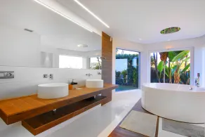 Villa moderna y lujosa en Marbella con vistas - Image 4