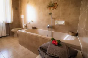 Laura's House, 50 meters from the lake and the beach - Image 3