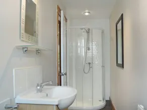 2-Bed Cottage in Buxton - Image 2