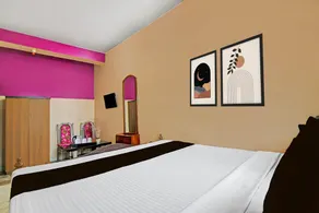 Deluxe Green Guest House - Image 4