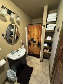 Resurrection Peaks Lodge.  Upper unit sleeps 6, private lot and close to town. - Image 4