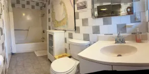 Condomínio pacífico, espaçoso, a pé da cidade e do mercado - Image 4