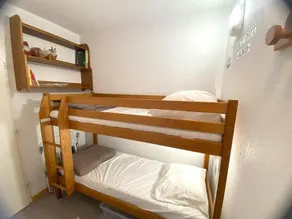 200m from ski slopes, 2nd floor, view mountain, balcony, tv, ski locker, 32m², Superdévoluy - Image 3