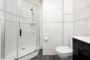 Modern Apartment | 2 Bedrooms | River and Harbour View - Image 3
