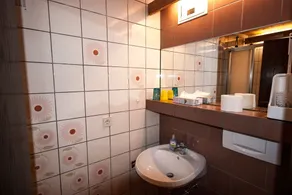 Apartamento espaçoso em um local isolado e tranquilo, ampla varanda e jardim - Image 4