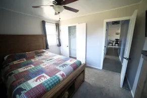 Cozy retreat minutes from town. - Image 5