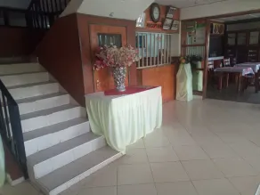 The Yellow Green Hotel - Image 5