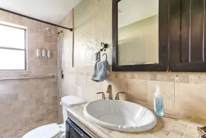 Quintessential Midtown Bungalow - Image 2