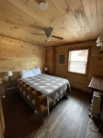 Cozy Cabin on the edge of town only 1/2 mile from Current River ! - Image 4