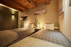 Cozy Cottage. Big Yard. Mountain Views. Pool. HotTub. Privacy. Pet haven. - Image 5