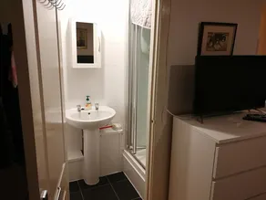 Independent one bedroom apartment with its own private access - Image 2