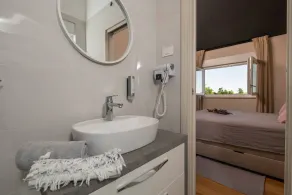 Brajdine Lounge mit Swimmingpool und Whirlpool - Image 5