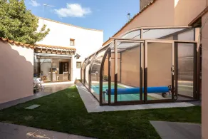 ERNESTO HUS. PORCH, GARAGE AND GARDEN. - Image 5
