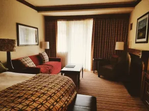 378 Lodge At Spruce Peak Ski In Ski In Ski Out King Studio By Stowe Mountain Rentals - Image 3
