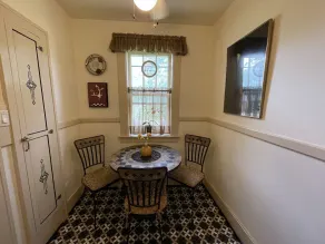 Charming Renovated One Bedroom Apartment. - Image 5