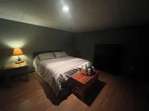 Cozy 2 bedroom suite with private entrance and continental breakfast. - Image 4