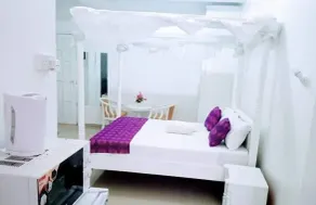 Lux Suites Bustani studio Apartments - Image 2