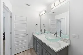 Modern Pine-scented Retreat 30 Mins To Beach! 3 Bedroom Home - Image 5