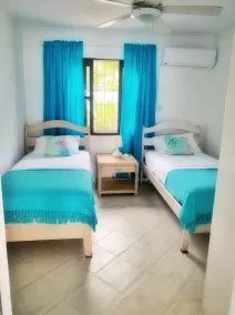 ¡El hogar de un surfista lejos de casa! Suave alrededor de los bordes, acogedor y playero - Image 5
