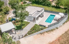 Awesome Home In Tinjan - Image 5